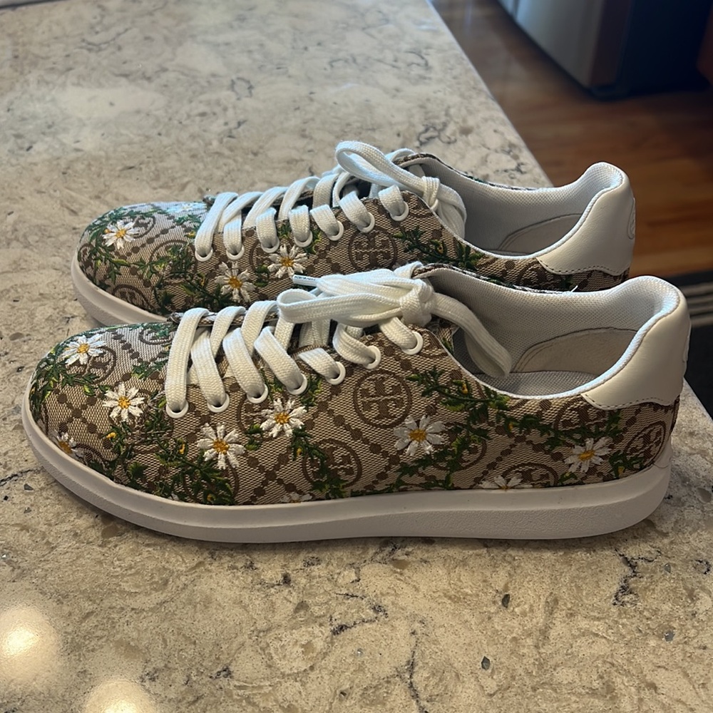 Brand new Tory Burch Howell Court Sneakers. Size 8.5. - Picture 2 of 8
